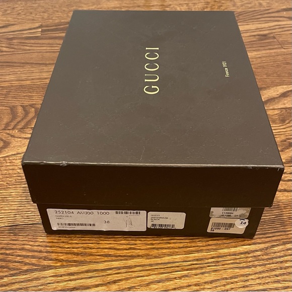 Gucci Nero Pumps - Like New! Size 38, approx 4 in high - Picture 5 of 10